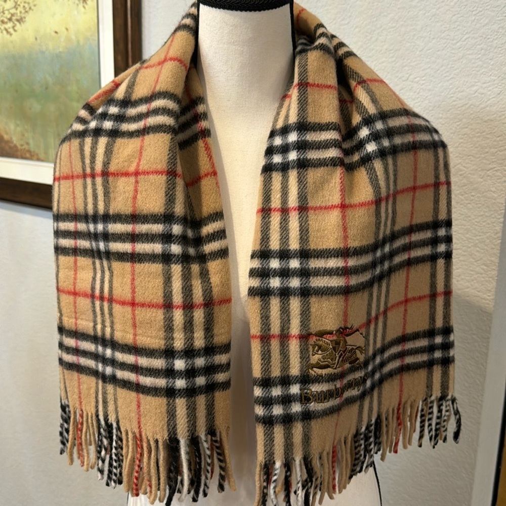 Authentic Burberry Lambswool lap scarf